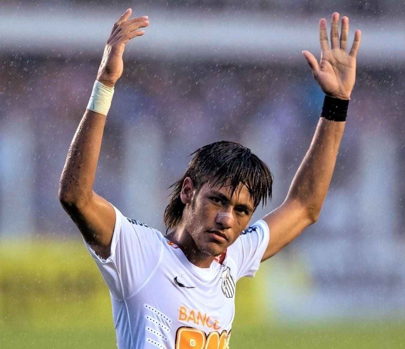 内马尔在勇士比赛中出色防守,重返赛场引发热议!上演精彩一战的简单介绍 内马尔在勇士比赛中出色防守,重返赛场引发热议!上演精彩一战的简单介绍