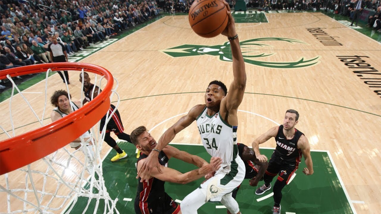 包含Ming连续十场比赛得分超过比分优势明显，雄鹿挑战极限！的词条